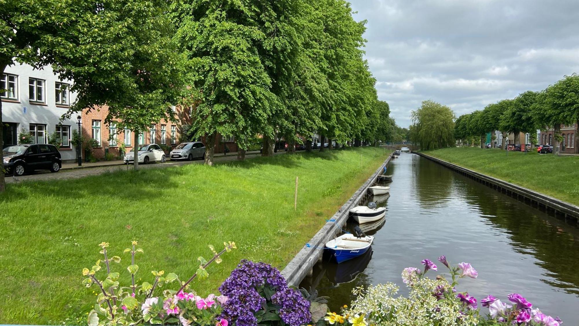 Loftwohnung 2 Simmerdeis An Der Gracht Friedrichstadt Dış mekan fotoğraf